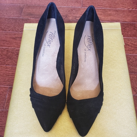 Le Chateau Black Heels. Sticker still on it. - Picture 2 of 2